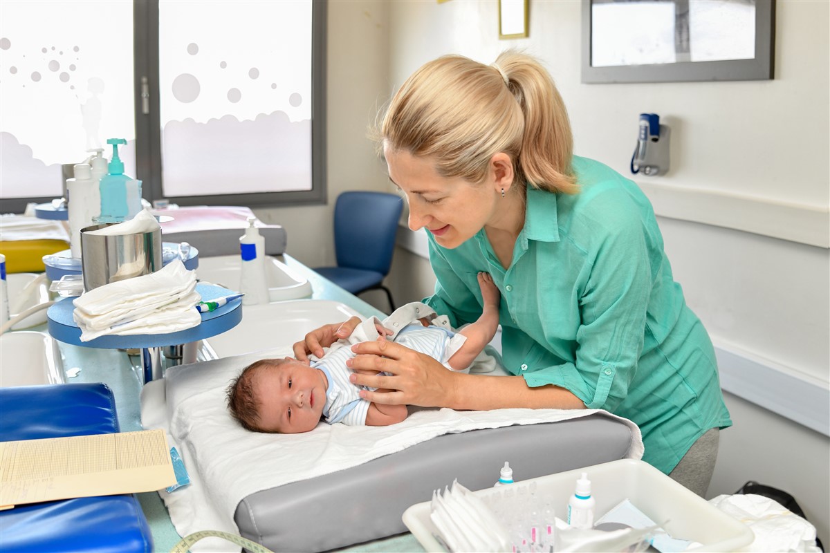 la guérison du nombril de bébé