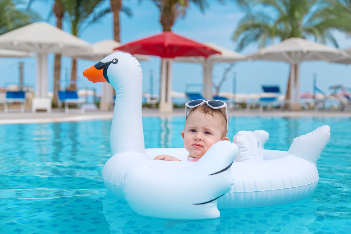 Bouée cygne pour l’été : flashy, mais indispensable ?